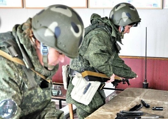 Что проверяют при поступлении девушек в армию России